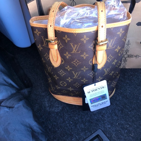 New LV hangbag - Picture 1 of 7